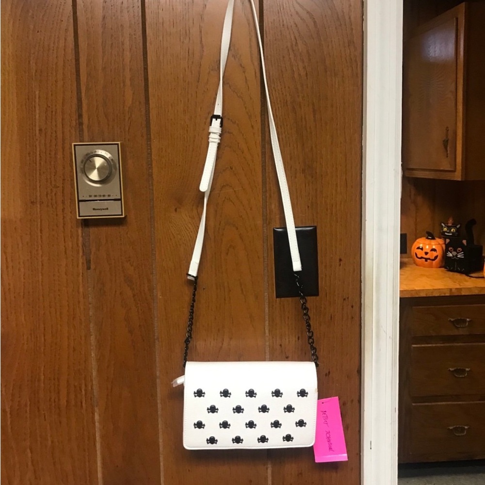 Betsey Johnson skull purse